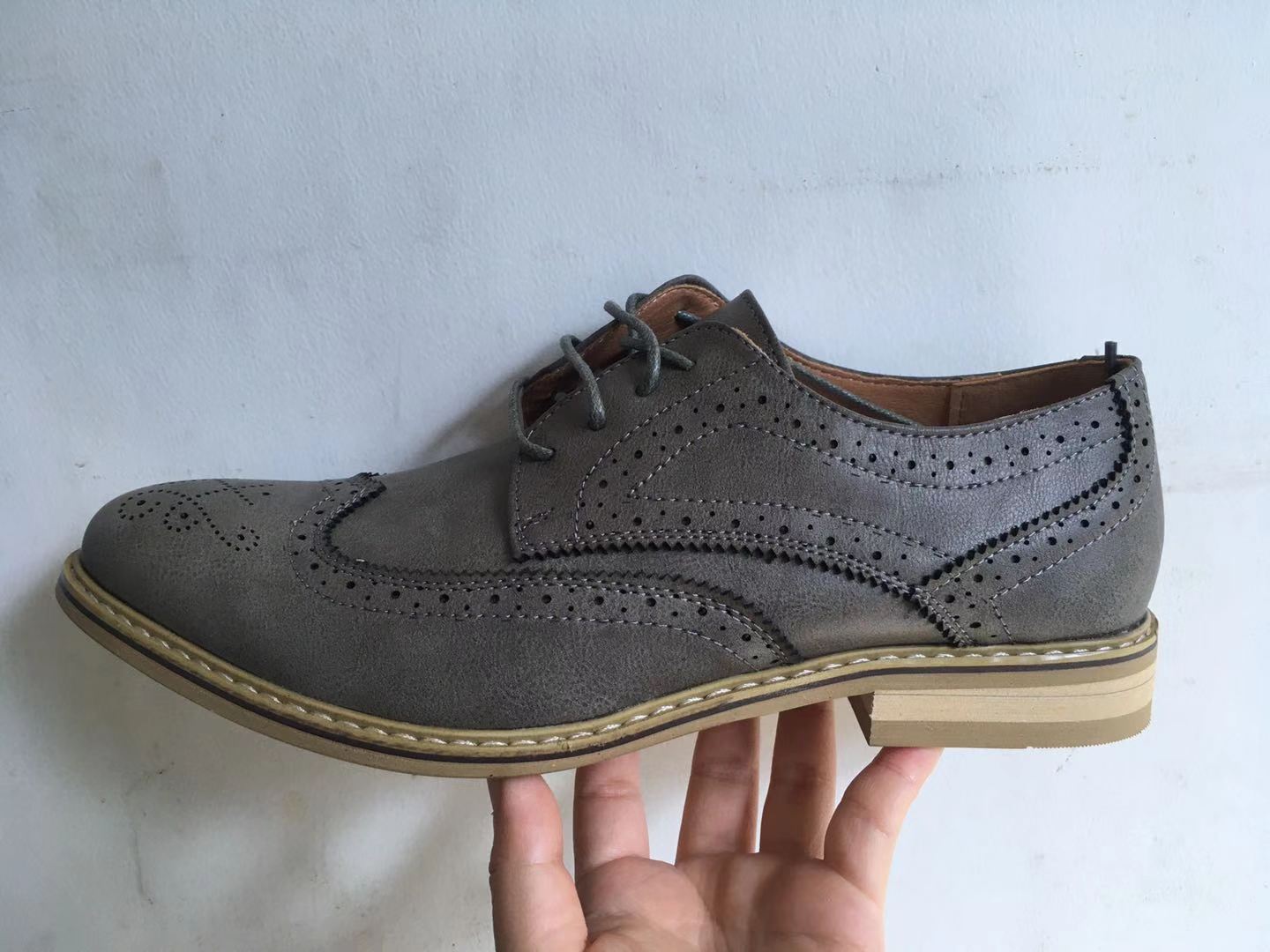 Mens Comfortable Dress Shoes New Leather Brogue Mens Flats Casual British Style Men Oxfords Fashion Formal Shoes Wedding Shoes 38