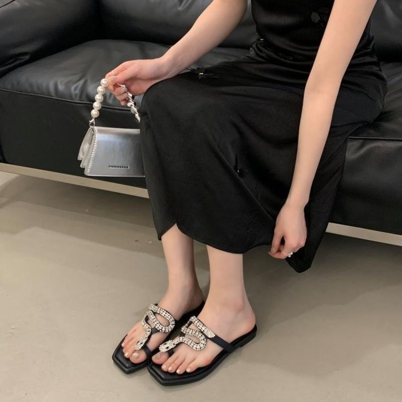 Summer New Serpentine Rhinestone Fairy Clip-in Slippers Upper Toe Flat Cool Women Soft Sole Low Heel Slip Beach Shoes