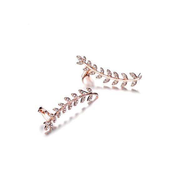 

Модные серьги-гвоздики со стразами