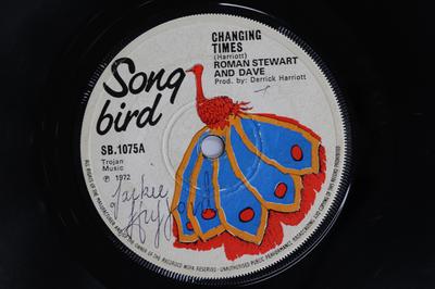 Disque 7 pouces ROMAN STEWART DAVE Changing Times Version SB1075 Song Bird UK 1972 UK Reggae Ska Dub Occasion