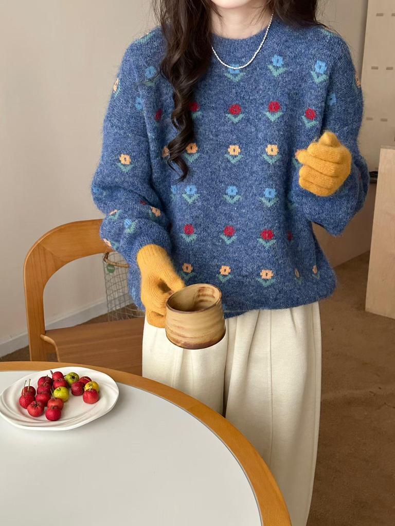 Korean Style Floral Jacquard Round Neck Pullover Sweater for Women - Soft, Loose, Trendy Knitwear for Autumn/Winter.