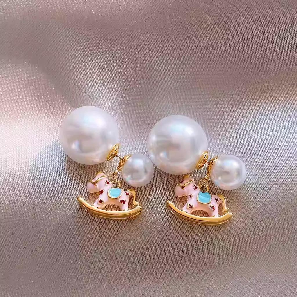 Silver Needle Pearl Horse Pendant Earrings: Retro, Elegant, Niche, Versatile for Women
