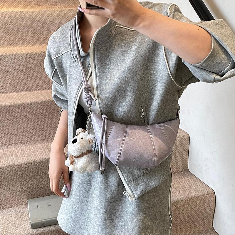 

Niche Design Trend Простая однотонная роговая сумка для женщин, универсальная сумка через плечо для поездок на работу no pendant светло-фиолетовый