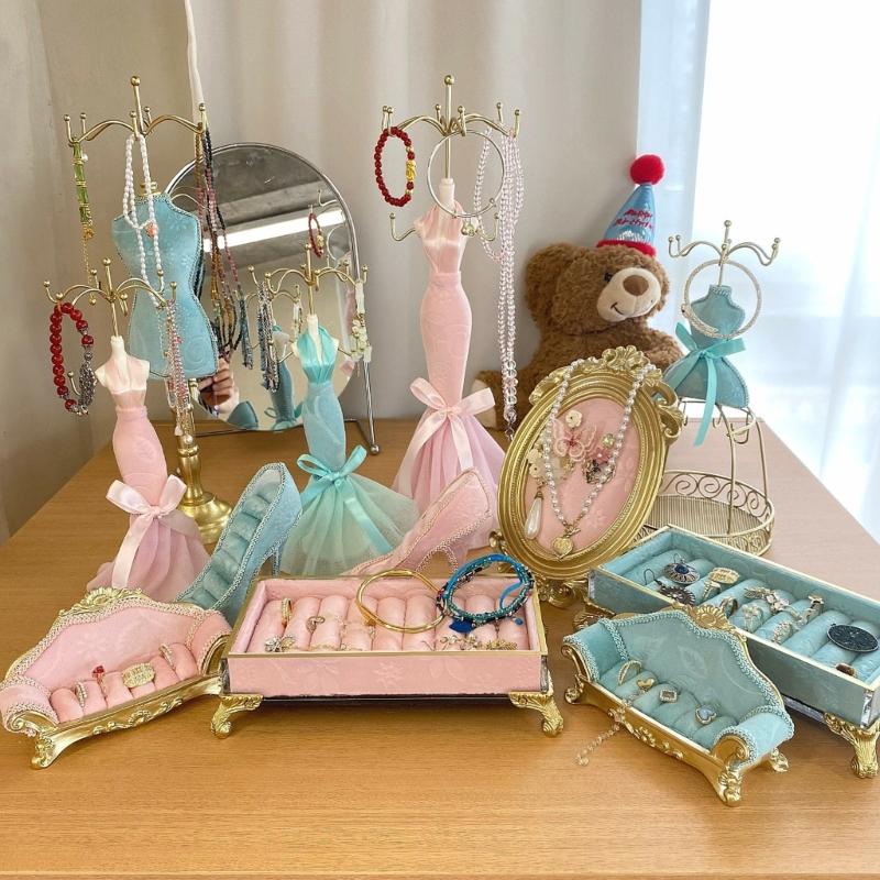 Creative High Heel Shoe Resin Jewelry Display Stand Suitable for Earrings Necklaces Rings Bracelets Home Decorating