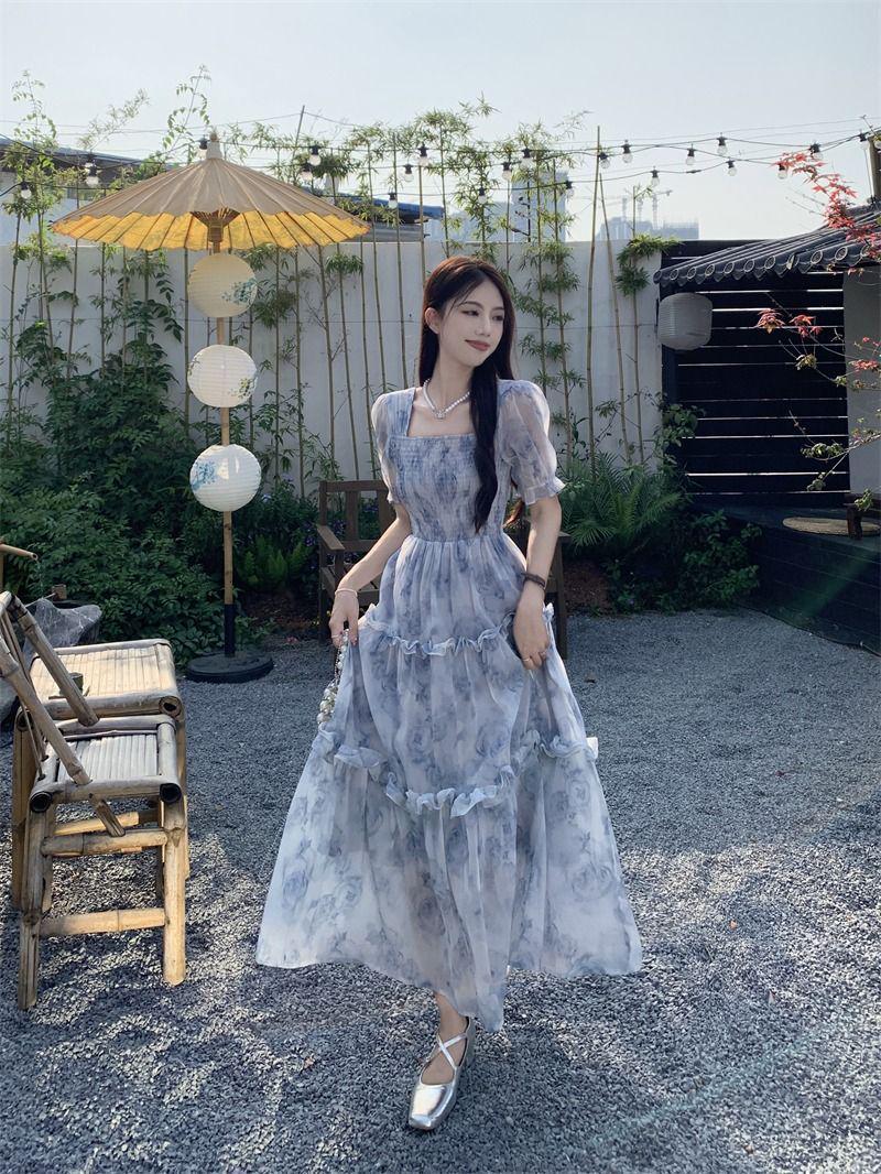 

Ретро цветочное летнее платье 2024: Приталенная юбка миди с оборками S