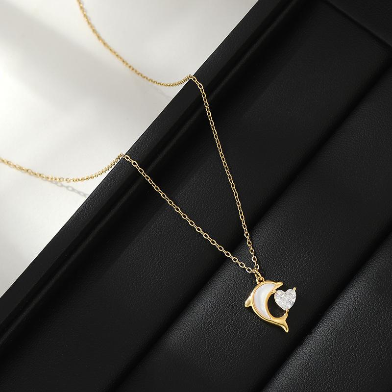 Naszyjniki Naszyjnik z perłową muszlą i delfinem Prezent świąteczny dla kobiet Zawieszki Modny Wisiorek w stylu vintage Biżuteria