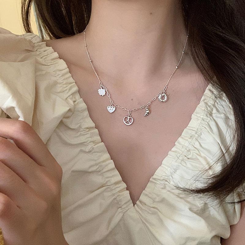 Design Sense Croissant Nod Apă Sărată Gogoașă Ciucure Colier Femeie Dulce Delicat Versatil Lanț de Gât Lanț Claviculă