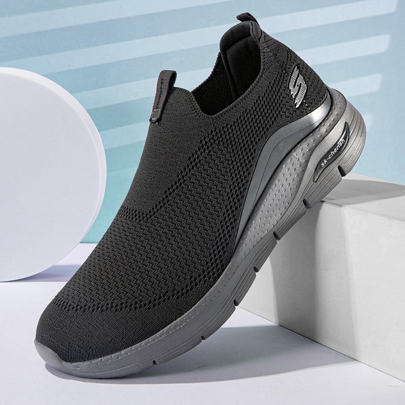 New men's shoes lazy walking shoes lightweight large size fly-woven mesh casual sports shoes