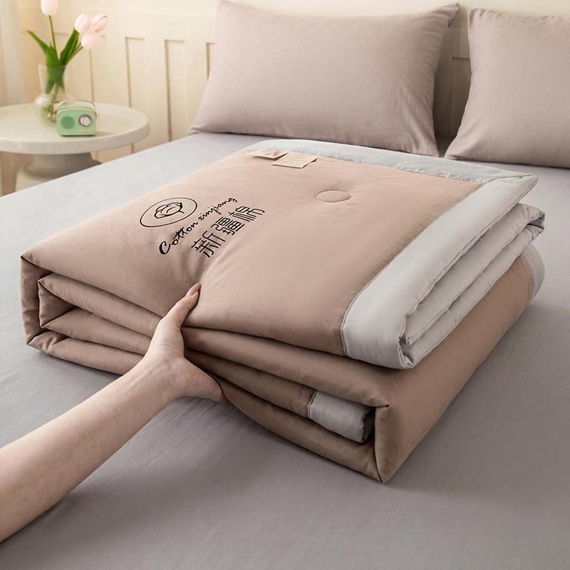 Xinjiang Cotton Summer Quilt: Machine Washable Lightweight AC Blanket for Spring & Autumn