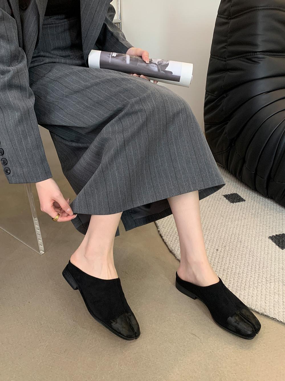 Модные женские тапочки-слайды из флока — фото 5