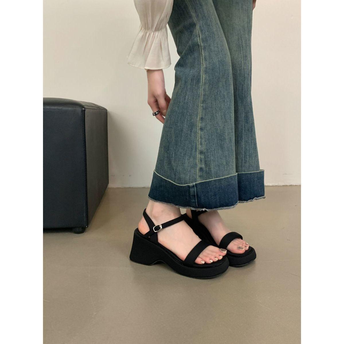 

Корейская версия универсальных туфель на высоком каблуке, крутые шлепанцы с юбками, женская обувь, летние платформенные французские сандалии, женская обувь 40 чёрный