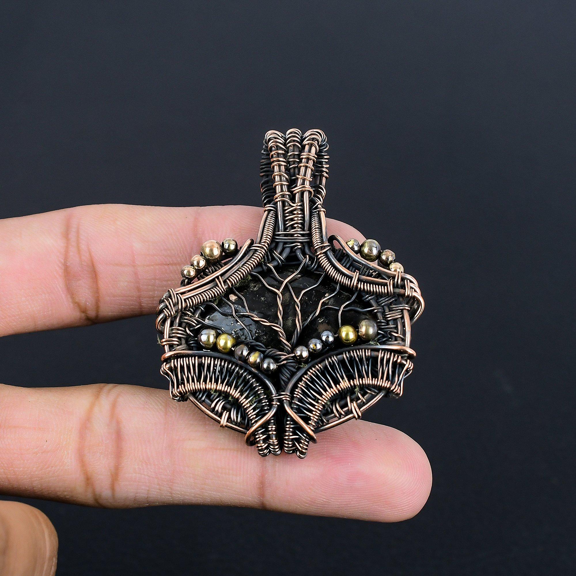 

Кулон из шунгита, ювелирное изделие из драгоценного камня, обернутое медной проволокой 999 пробы, кулон ручной работы, для Дня благодарения 2.55 Inches