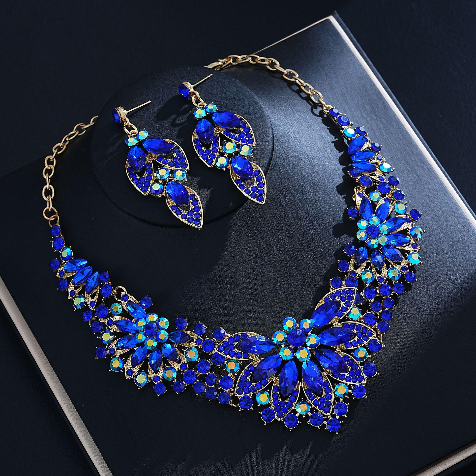 

Vintage European-American Leaf & Flower Necklace Set: Luxurious 2-Piece Wedding Jewelry for Brides