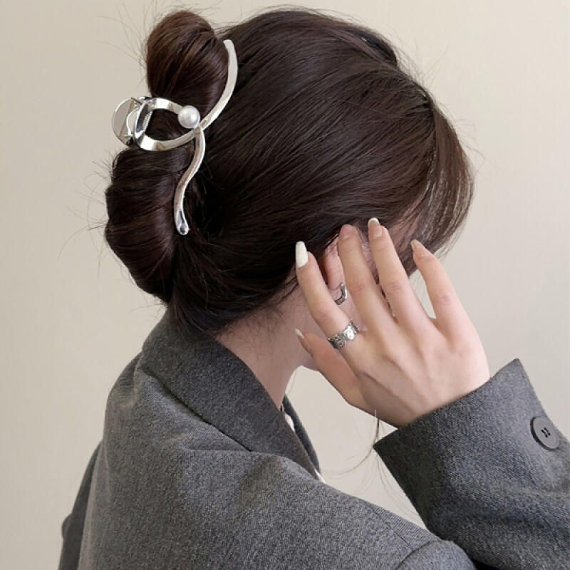 Rete Unique Metal Wave Pearl Detail Hair Clip Silver