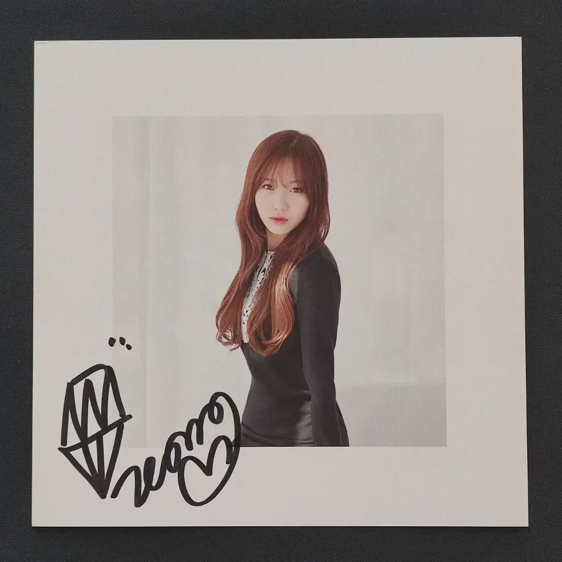 

Lovelyz Ryu Su-sung Autographed