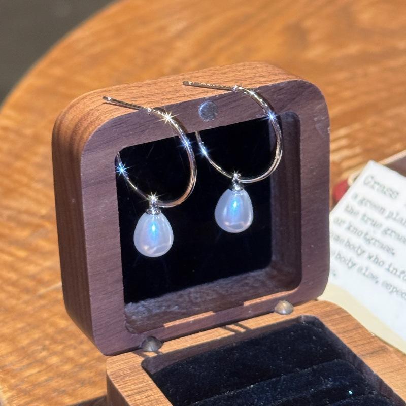 

Light luxury cold wind simple temperament water drop pearl earrings women, niche gentle retro high-end earrings earrings