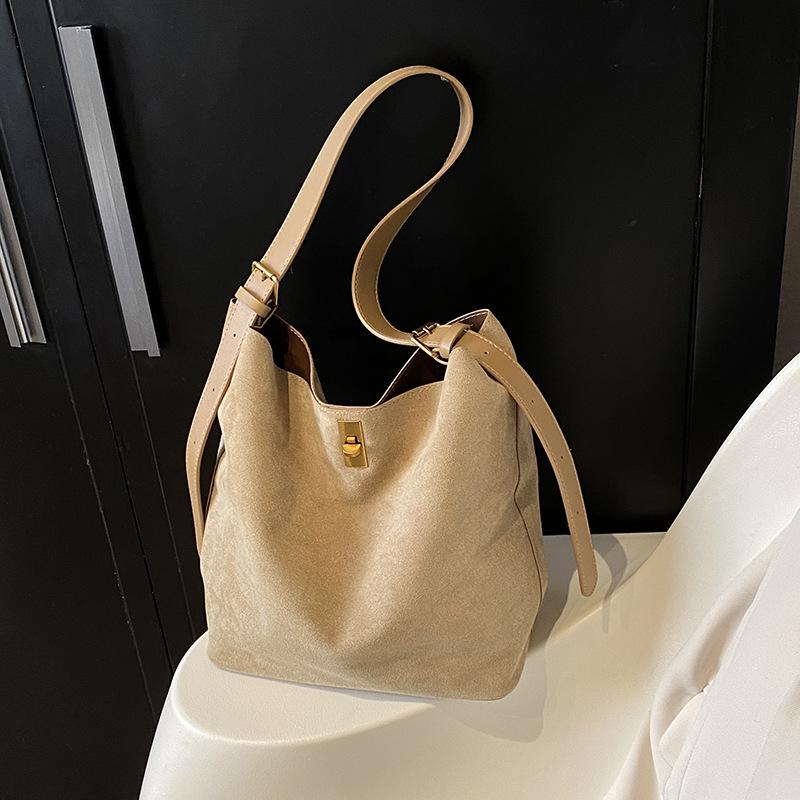 This Year's Popular Popular Bag Women's Large-capacity 2025 New Autumn and Winter Versatile Messenger Simple Tote Bucket Bag