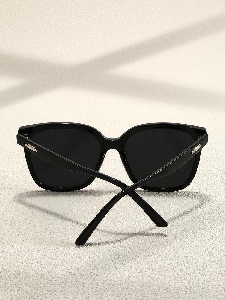 1 pair of large frame black fashion sunglasses for women Outdoor travel glasses UV protection sunglasses