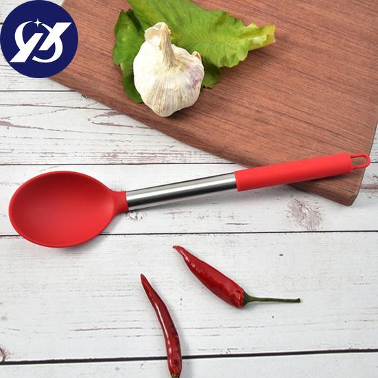 Varmebestandig komfortabelt håndtak med hengende hull Silikon BPA-fri kokeskje Hjemmeutstyr