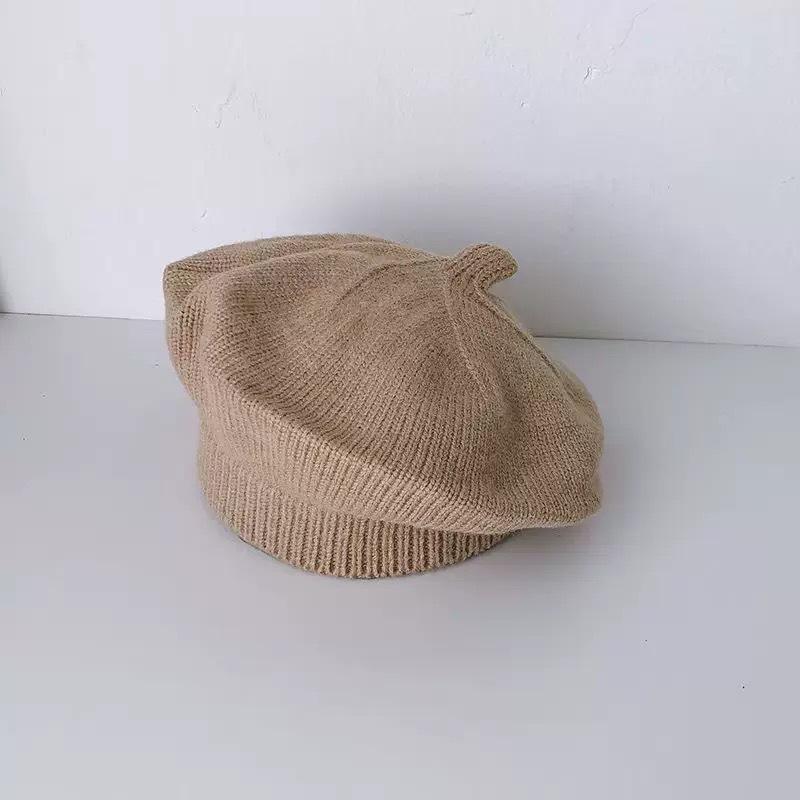 Stylish Unisex Knitted Wool Beret for Children - Cute Candy Color Hat for Autumn and Winter.