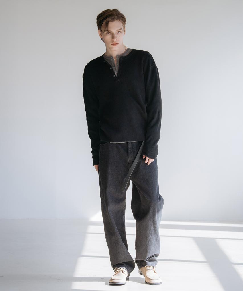 Dekkoloso Veil Henley Neck Knit [Black]
