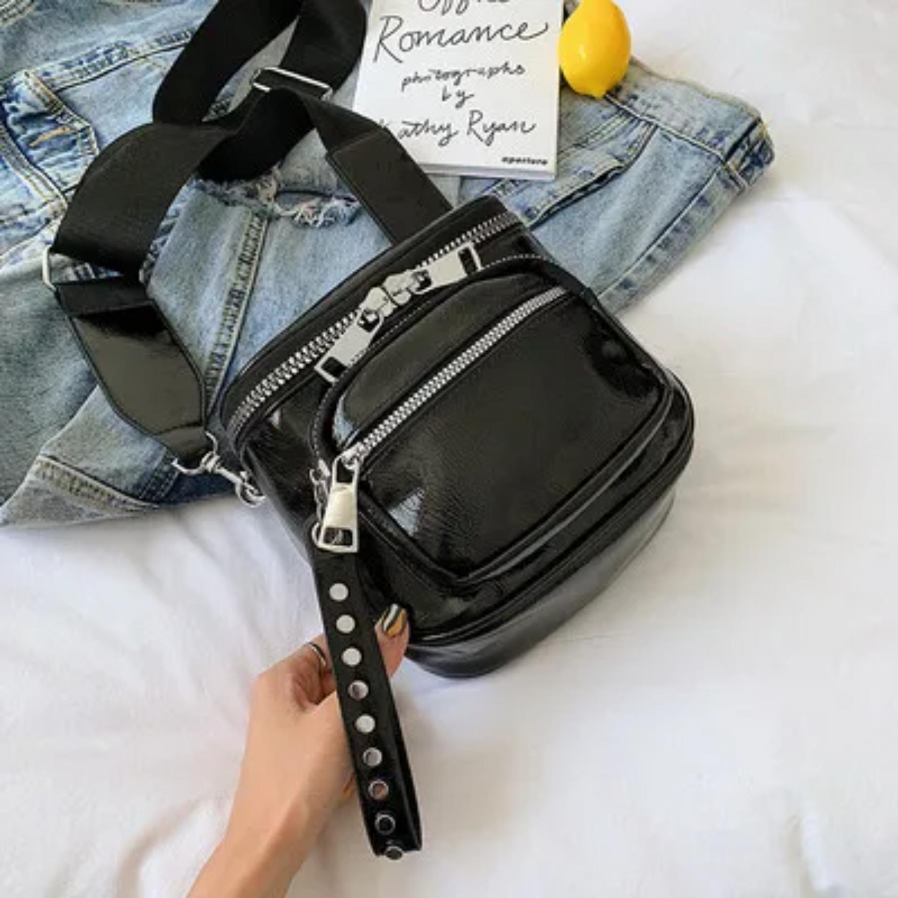 

Glossy Wide Strap Women Shoulder Bag Designer Rivet Crossbody Bags for Female Handbags Silver Bolsas Feminina Black