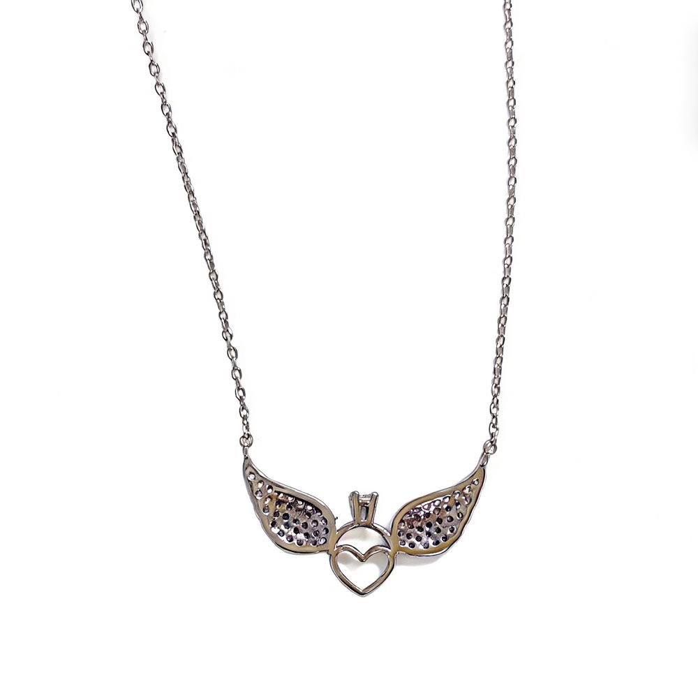 European and American Angel Wings Clavicle Necklace - Elegant Gift for Her