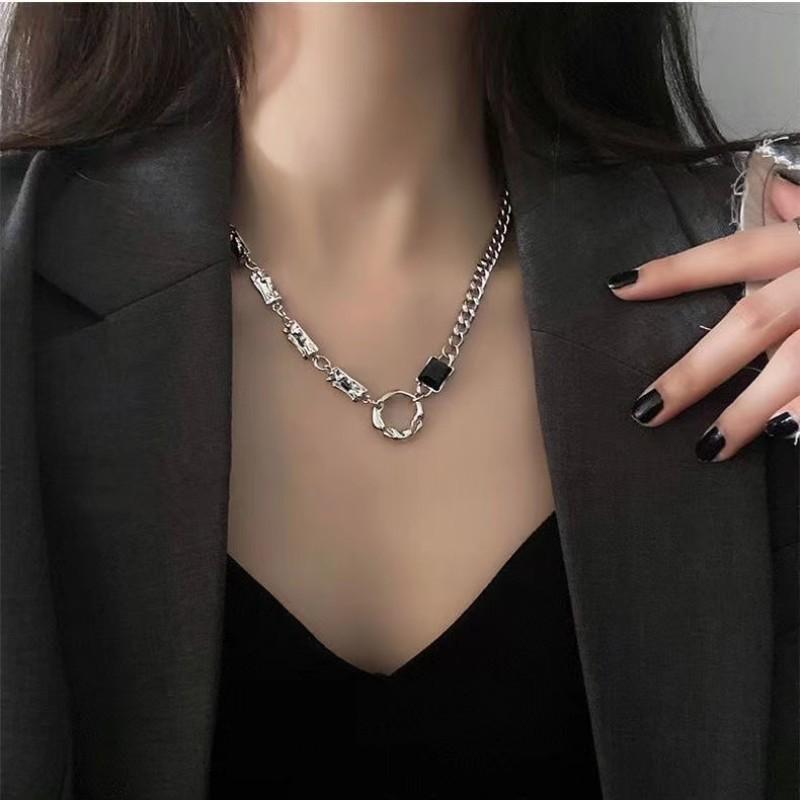 Circle hollow necklace female niche design high sense collarbone chain sweet cool babes simple neck chain tide