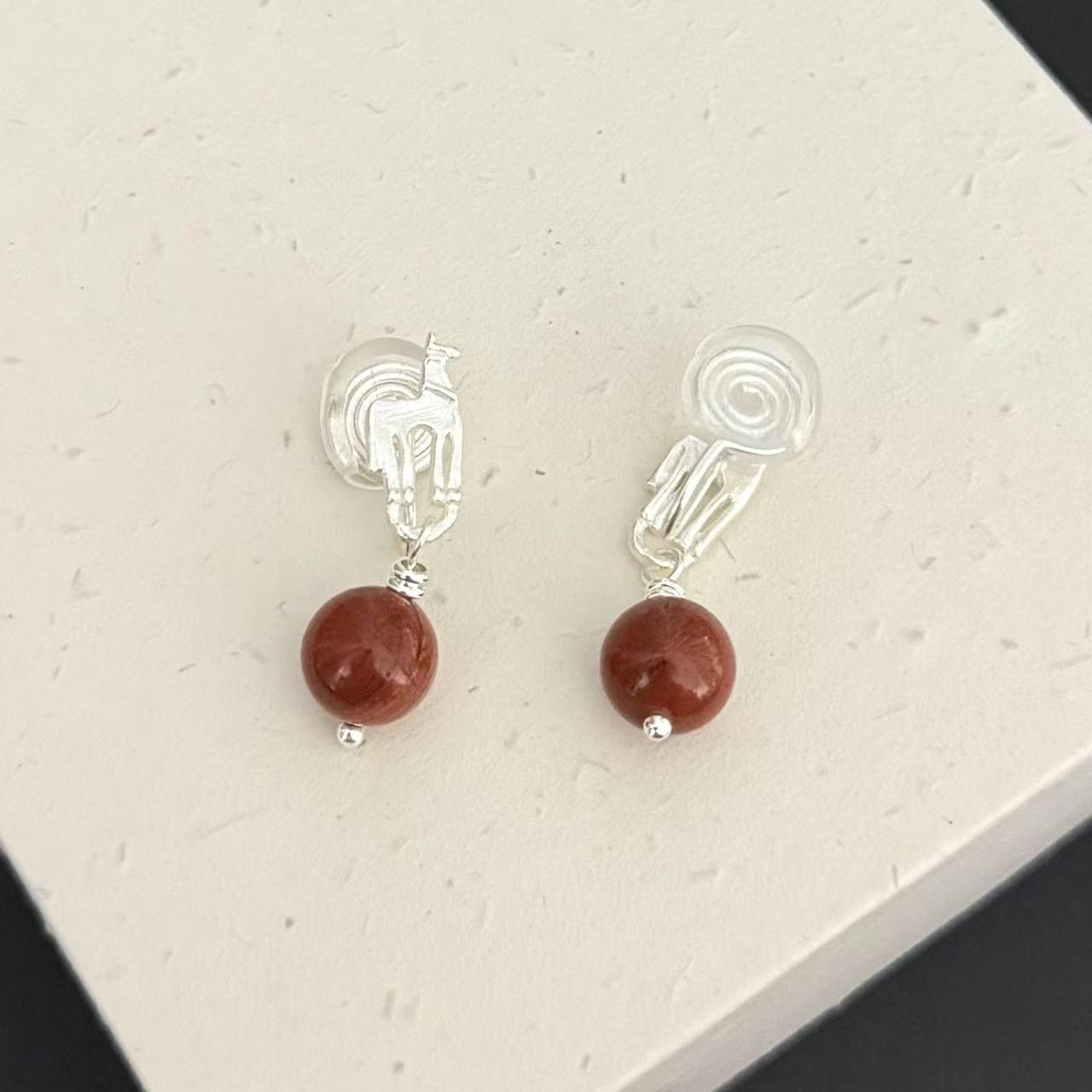 

Youma Red Stone Beaded Pendant Necklace - Retro, Simple, Light Luxury, Exquisite, Stylish Sweater Chain