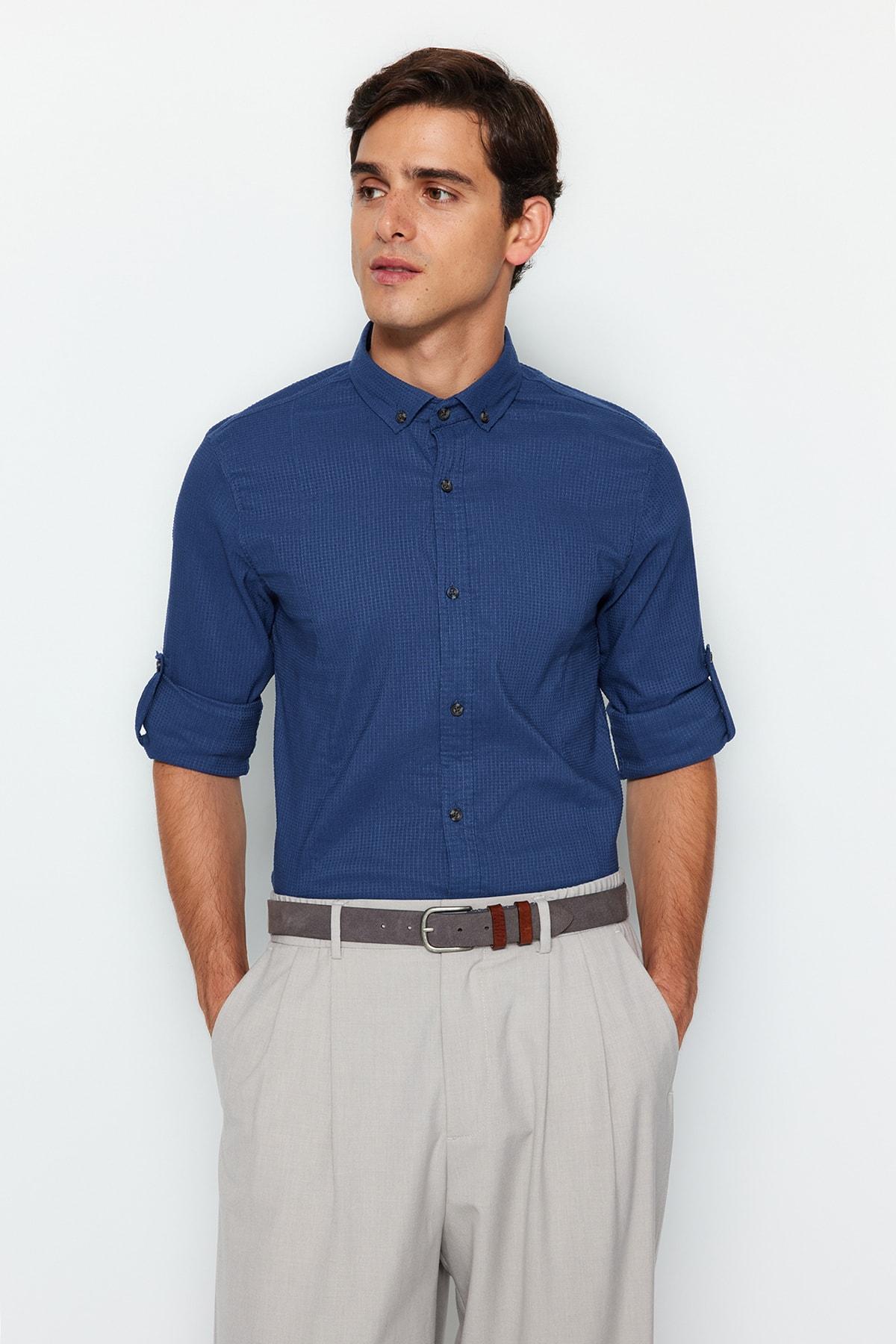 

Мужские рубашки супертонкого кроя цвета индиго (TMNSS23GO00031)...