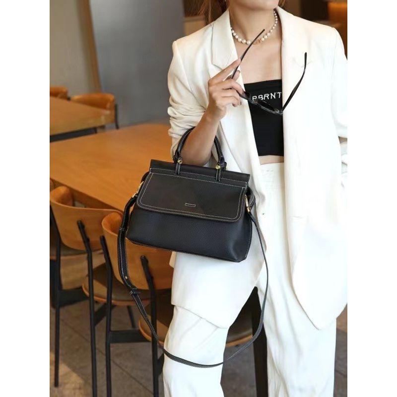 

Accessible Luxury Fancy Fashion Leather Shoulder Handbag Black