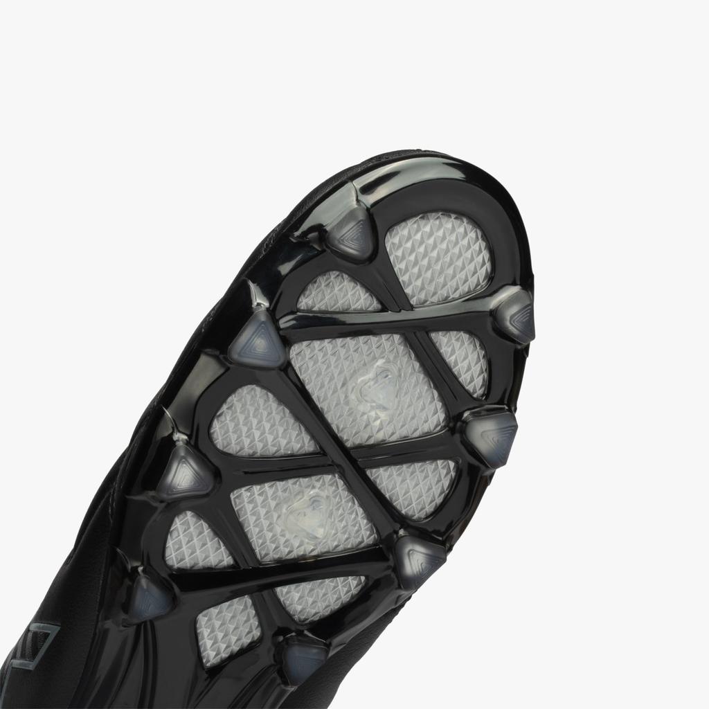 Kelme men's artificial turf soccer shoes are tailored for young athletes and feature ventilated ankle support for futsal.