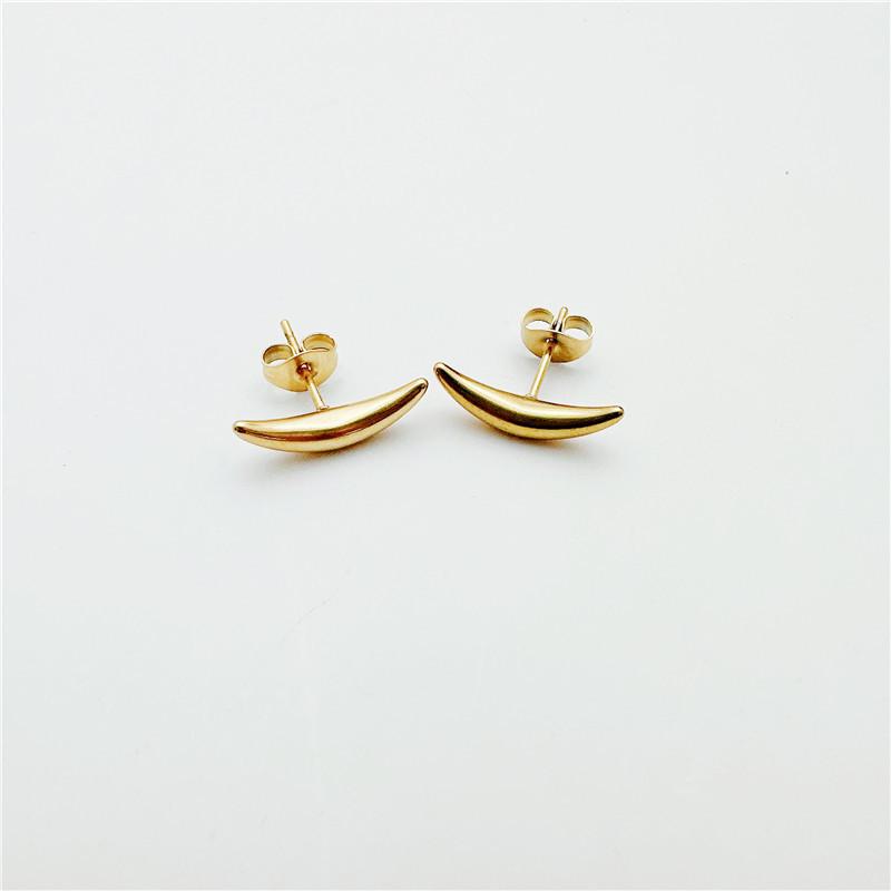 Exquisite Golden Crescent Moon Stud Earrings for Women - Niche Design with Stainless Steel Ear Pins