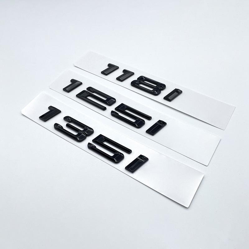 Seno šrifto numeriai raidė 116i 118i 120i 125i 128i 130i 135i 140i viršutinė ABS emblema, skirta BMW 1 serijos automobilio bagažinės vardinės lentelės logotipui