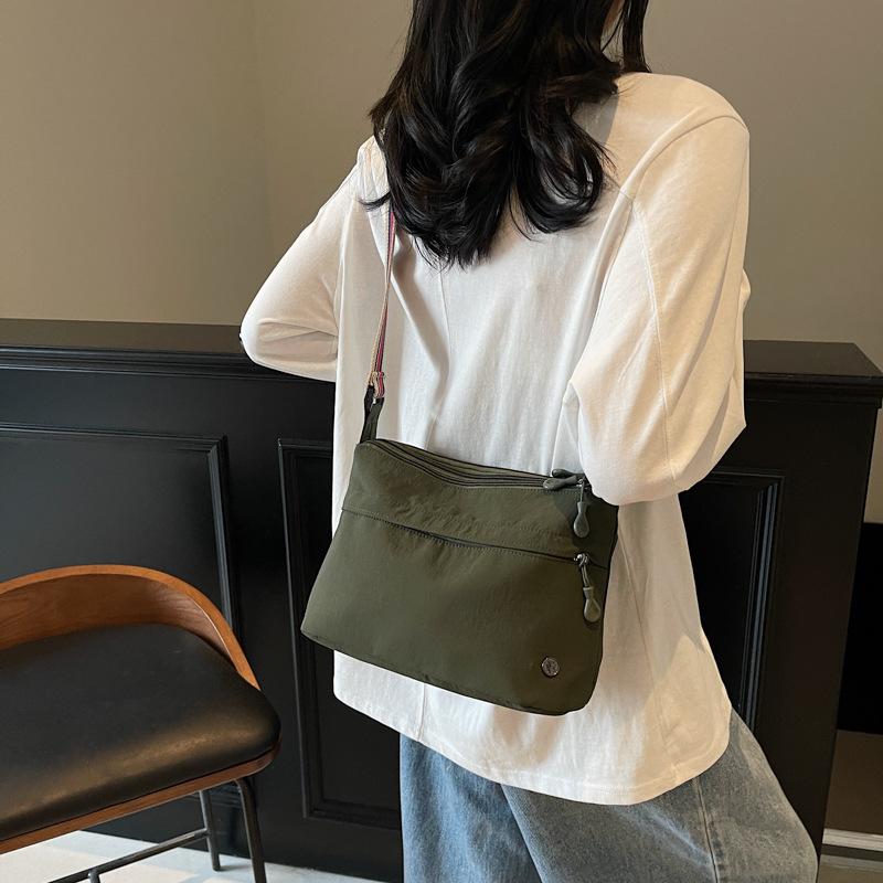 Korean version of fashion women's niche design small square bag 2025 new trend lightweight shoulder messenger bag daily small bag