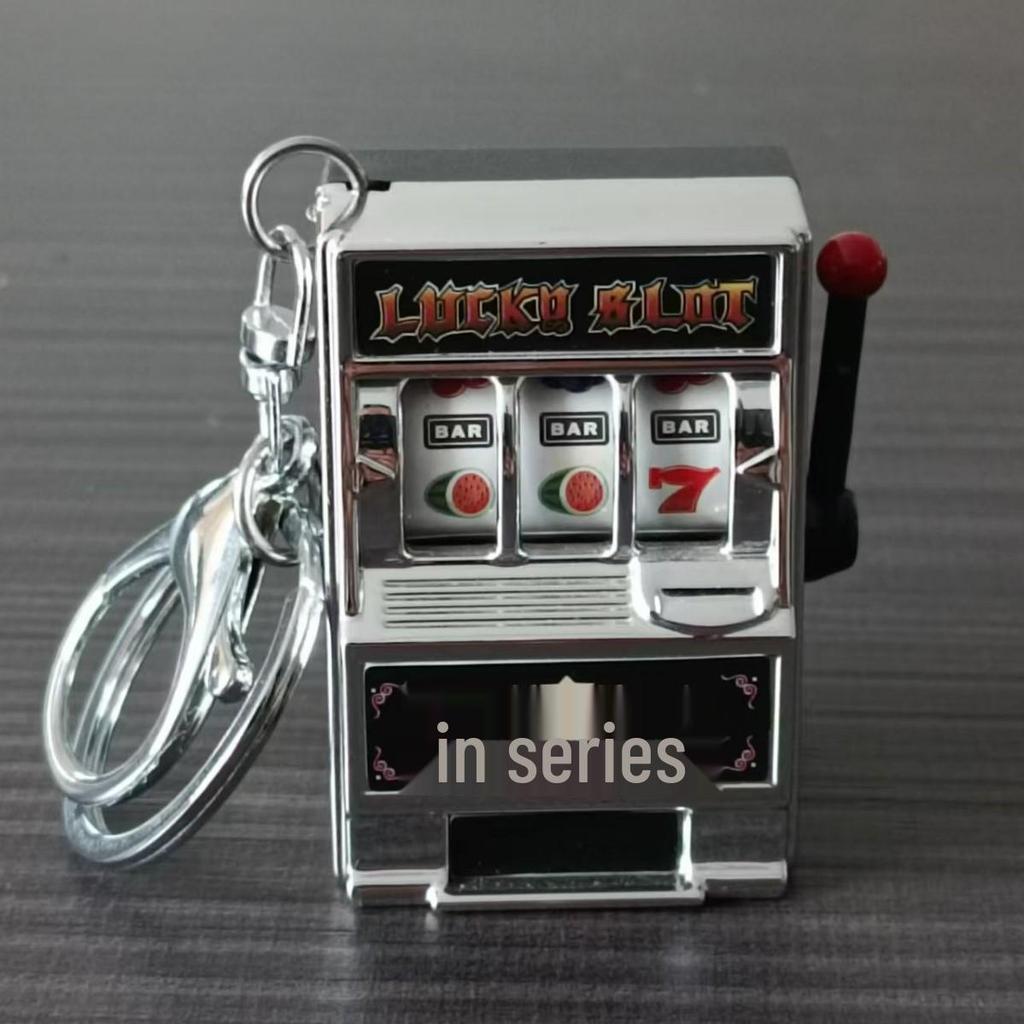 Retro Joystick Fruit Machine Keychain: Playable Spin Wheel Pendant Toy