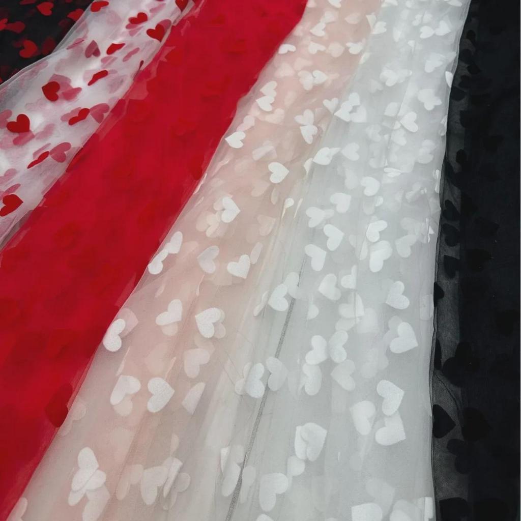 Lüks Dantelli Çiçekli File Elbise - Yumuşak Şeffaf Tül ve Zarif Etek Detaylarına Sahiptir.