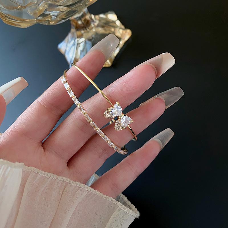 Neues Glänzendes Zirkon Schleifen Armreif Damen Herzform Doppellagig Offen Verstellbares Armband Exquisites Bankett Tägliche Kleidung Schmuck Geschenke