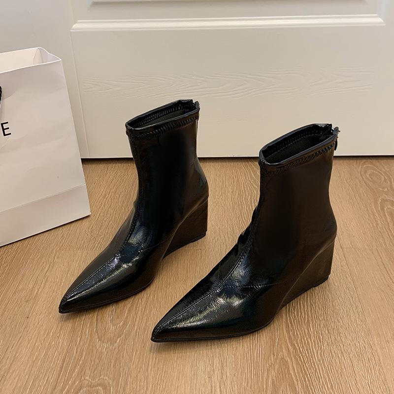 Skinny boots women's boots small short boots women's new temperament autumn and winter slope heel niche fashion heightening French pointed head