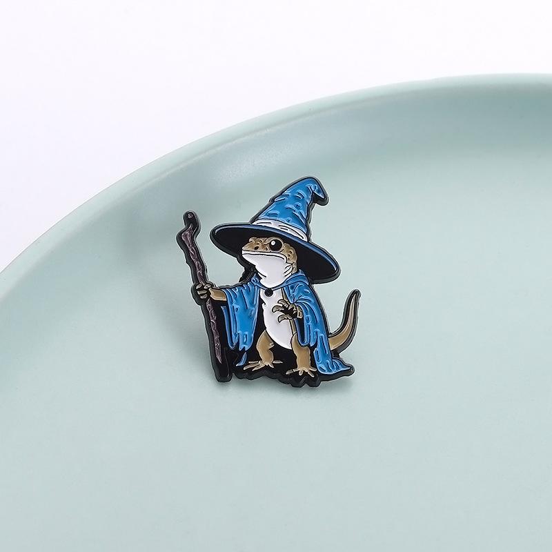 Lizard Wizard Enamel Pin Punk Gothic Blue Animal Metal Brooches Decorate Backpack Clothes Lapel Badge Funny Jewelry Gifts разноцветный