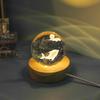 Tiefsee Kristallkugel Nachtlicht: 3D Geschnitztes Ornament mit Leuchtendem Holzsockel