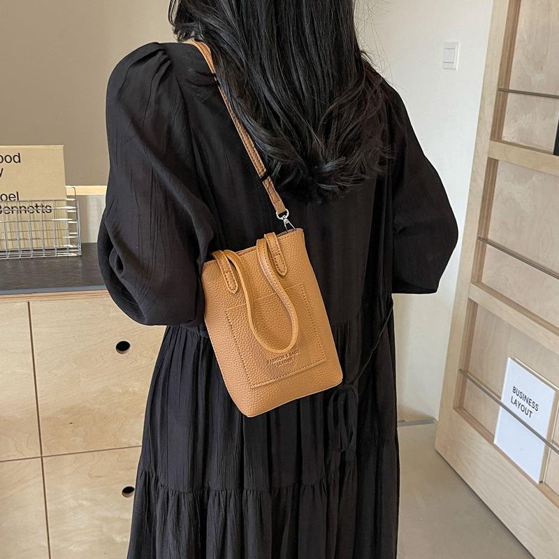 

Мини-сумка женская 2025 новая зимняя текстура универсальная сумка-мессенджер нишевая вертикальная сумка для мобильного телефона 15*6*19 хаки