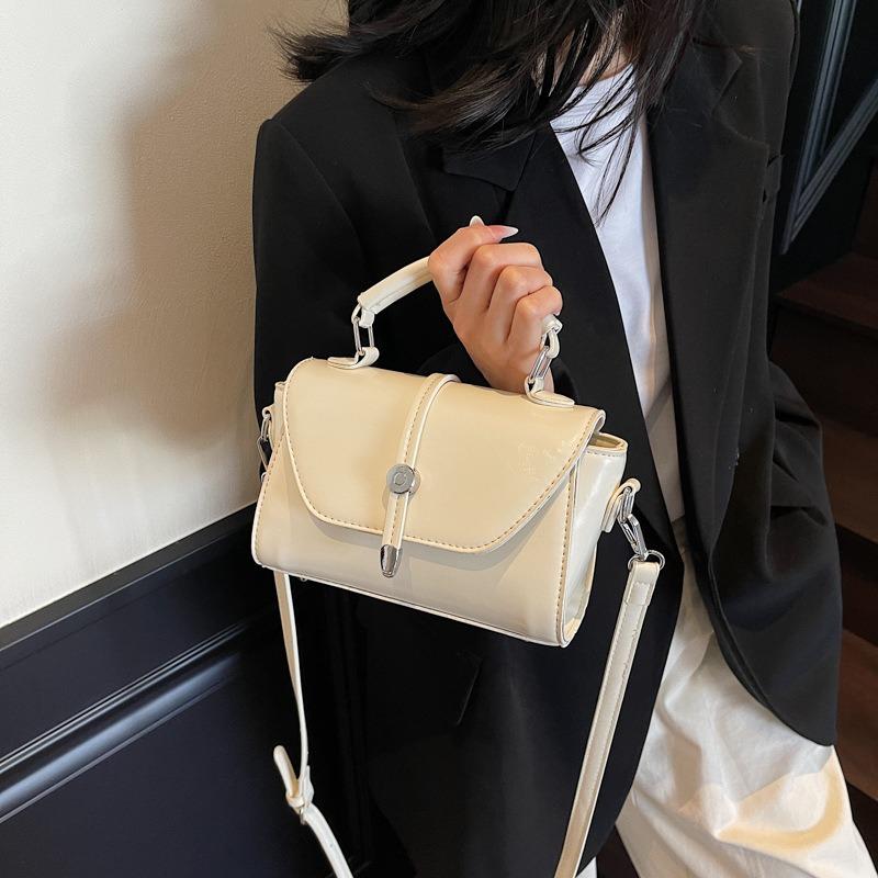 Women's Bag New Versatile Spring and Summer Retro Shoulder Messenger Bag Is Now Popular Portable Small Square Bag