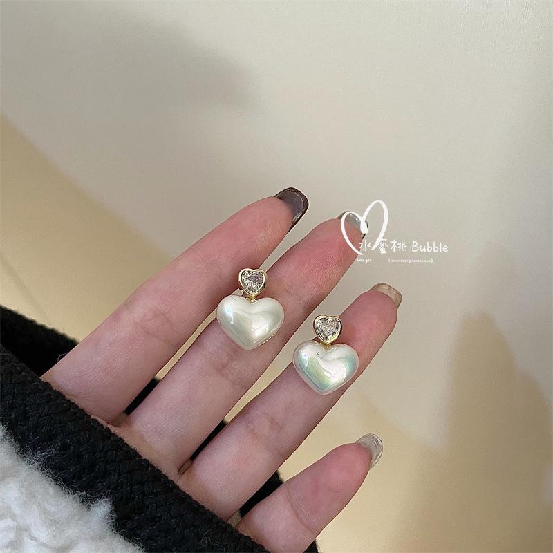 

Japan and South Korea autumn and winter retro love pearl earrings temperament new trendy versatile high sense light luxury stud earrings women