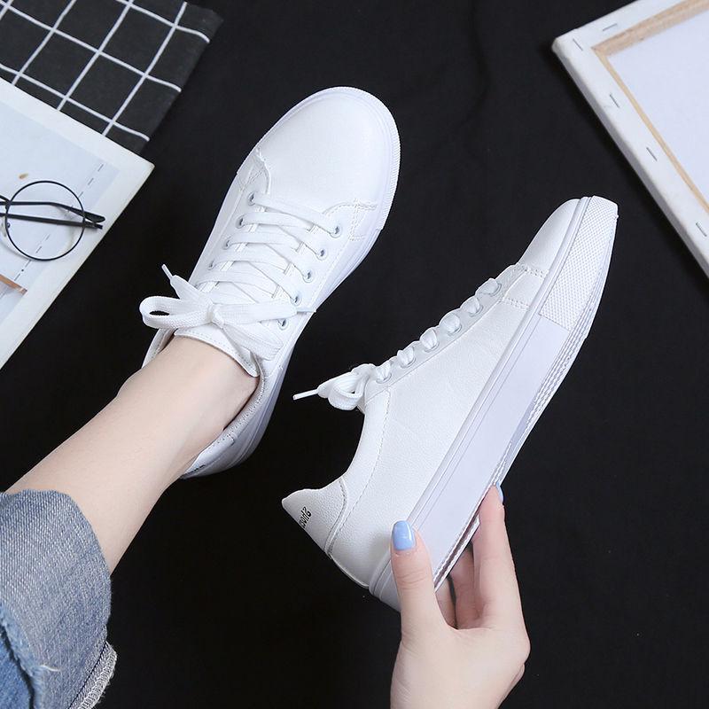 Internet celebrity little white shoes women's 2025 new fashion Korean version street shooting students flat bottom foreign style show feet small wo