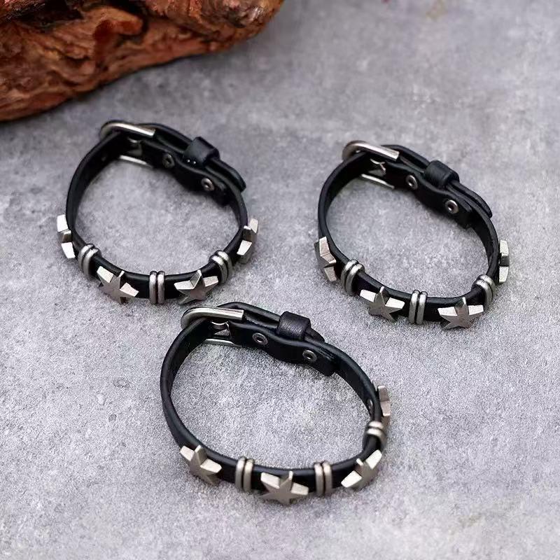 Bracelet Rétro en Cuir de Vache pour Homme - Style Street Punk avec Étoile à Cinq Branches.