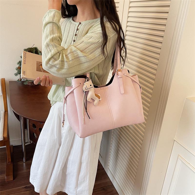 2026 Summer Exquisite Large Capacity Luxury Tote Bag - Stylish Single Shoulder and Hand-Held Design
