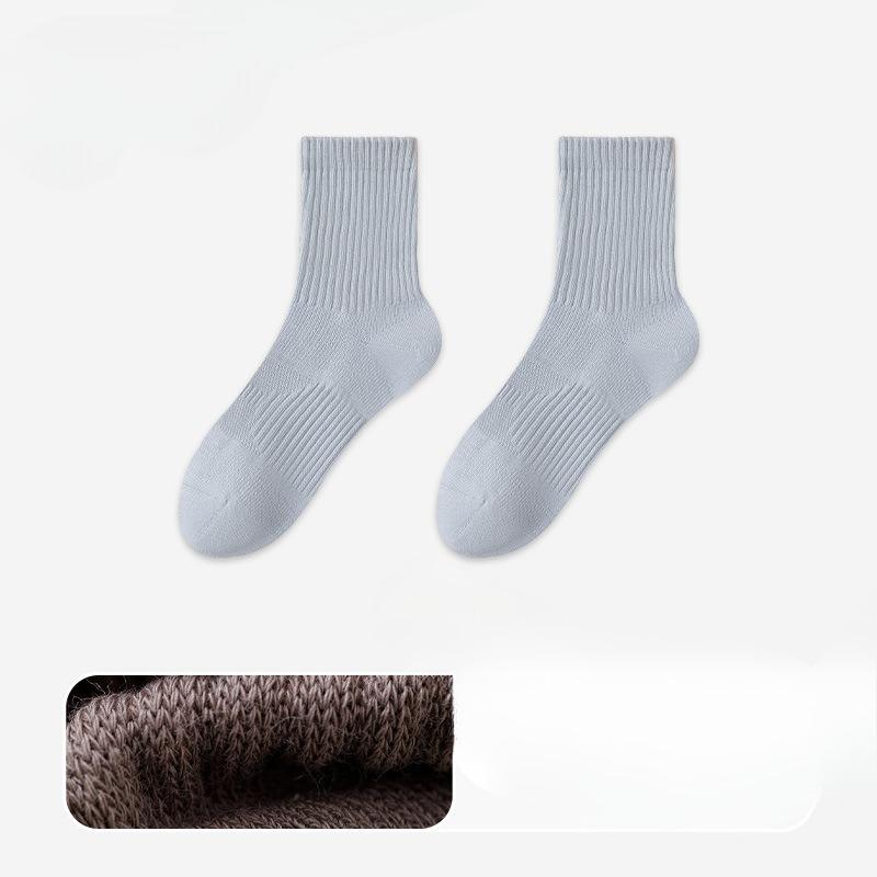 Male Spring and Autumn Leisure Sports Sweat Absorbing Antibacterial Deodorant Socks