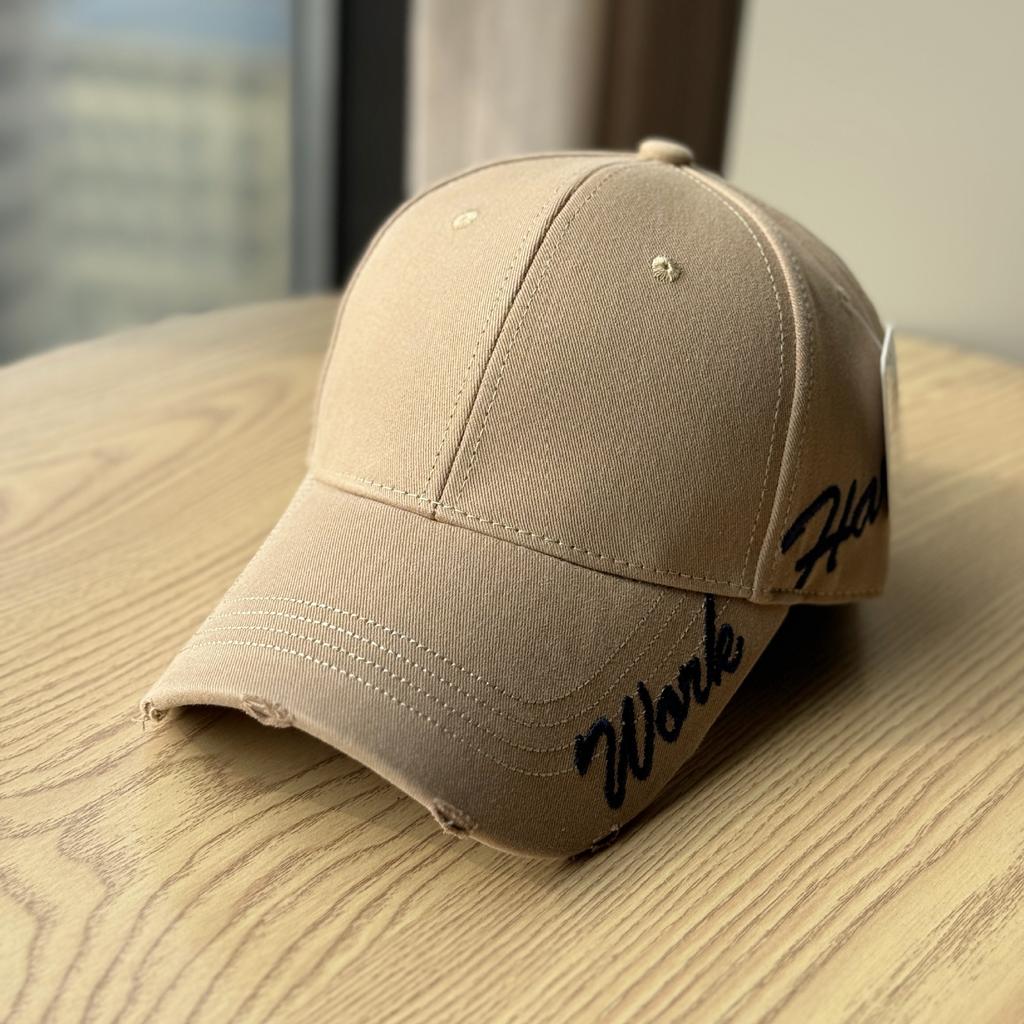 2026New trendy American-style hard-brim baseball cap for women, wide-brim sun-shading cap for men, versatile and casual, makes the face look smaller