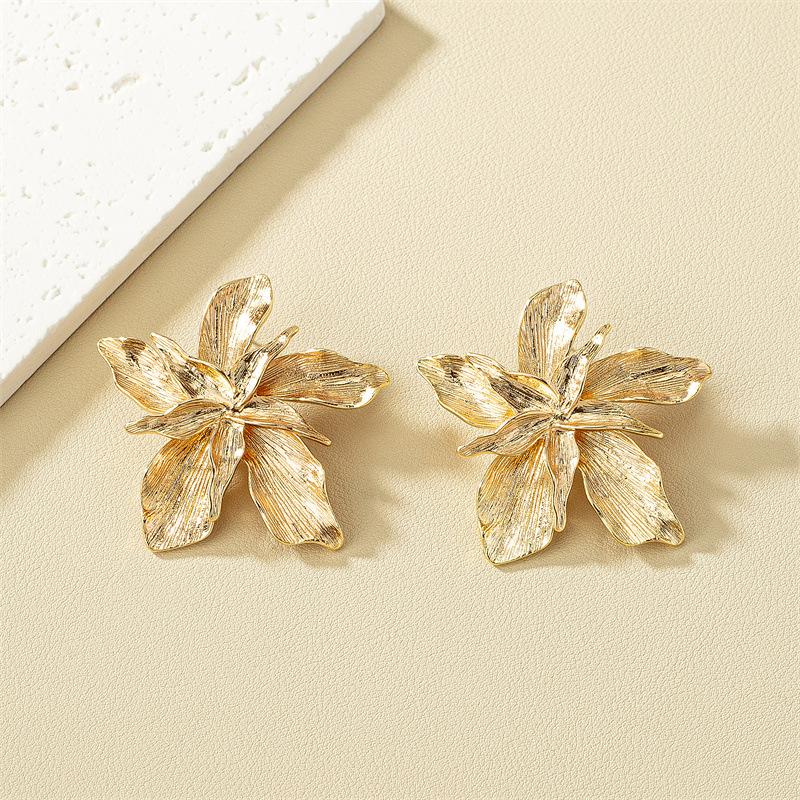 Vintage Metal Line Flower Stud Earrings For Women Girl Minimalist Gold Color Hollow Big Flower Personality Earrings Jewelry Gift